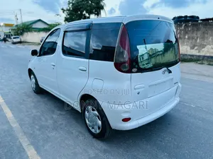 Toyota Fun Cargo 2004 White