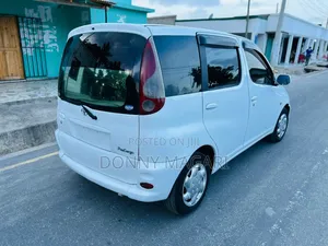 Toyota Fun Cargo 2004 White