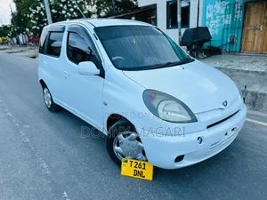 Toyota Fun Cargo 2004 White