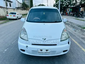 Toyota Fun Cargo 2004 White