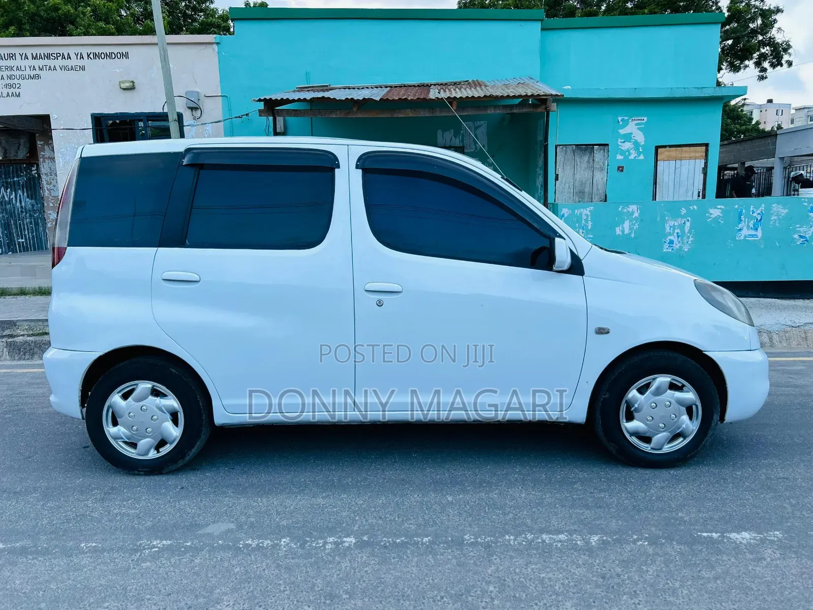 Toyota Fun Cargo 2004 White