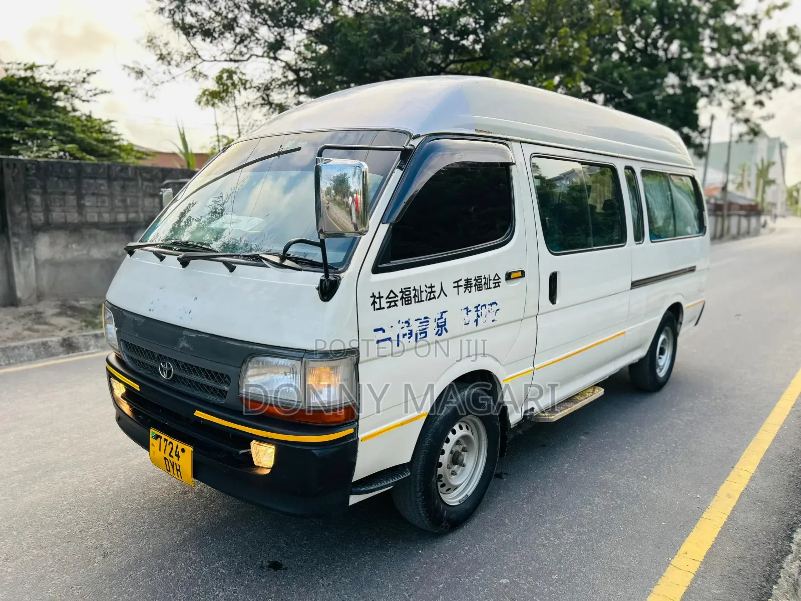 Toyota HiAce 2002 White