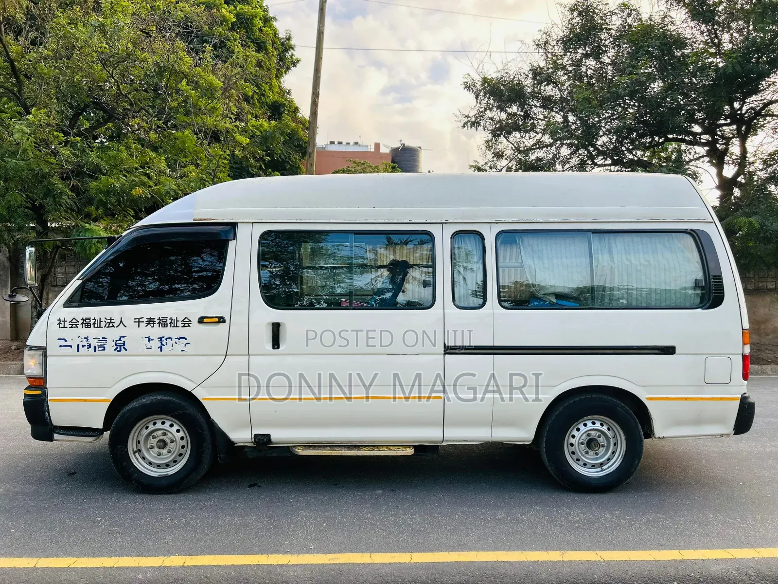 Toyota HiAce 2002 White