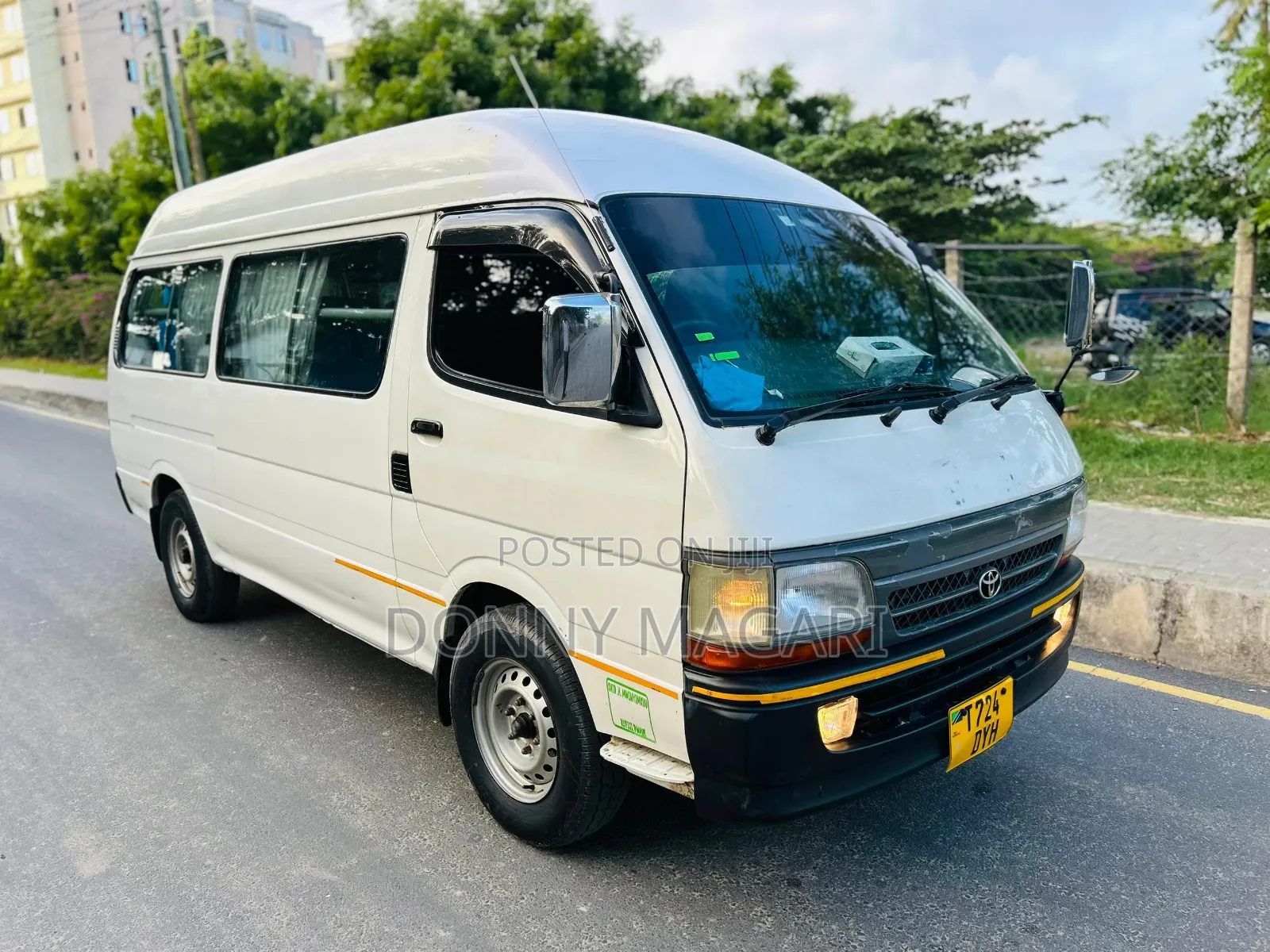 Toyota HiAce 2002 White