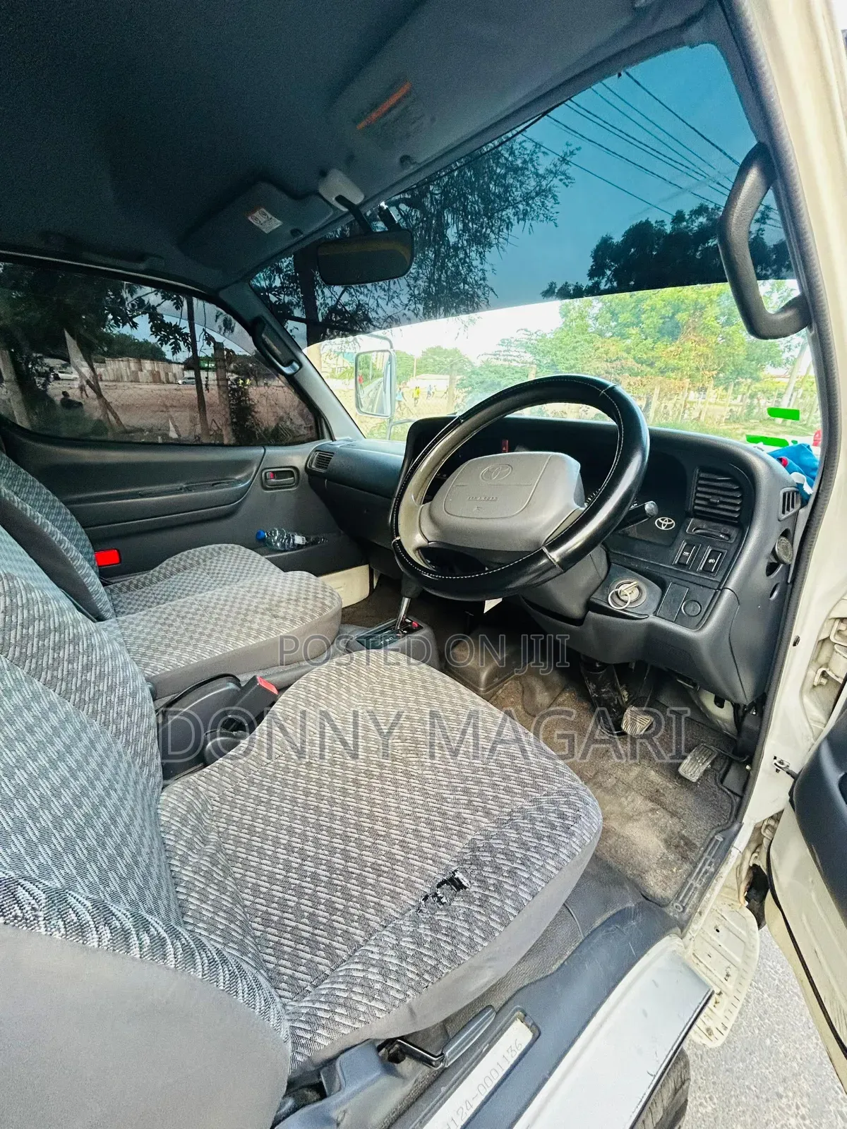 Toyota HiAce 2002 White