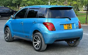 Toyota IST 2004 Blue