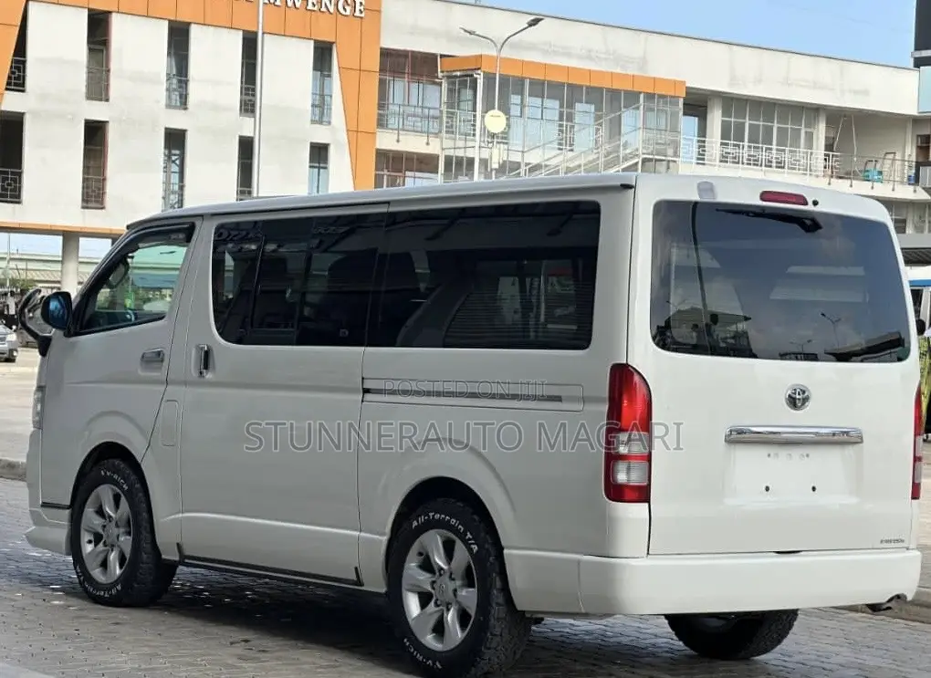 Toyota Grand HiAce 2008 White