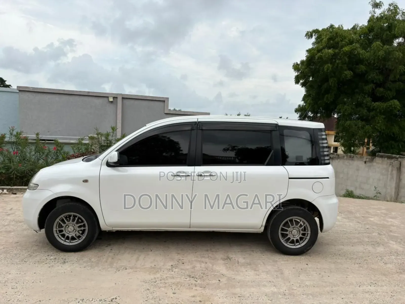 Toyota Sienta 2006 White