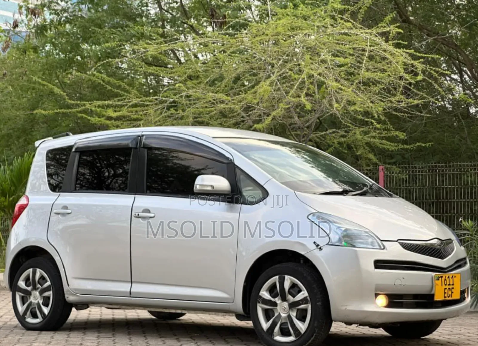 Toyota Ractis 2006 Silver