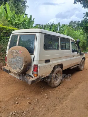 Toyota Land Cruiser 2016 White