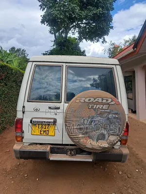 Toyota Land Cruiser 2016 White