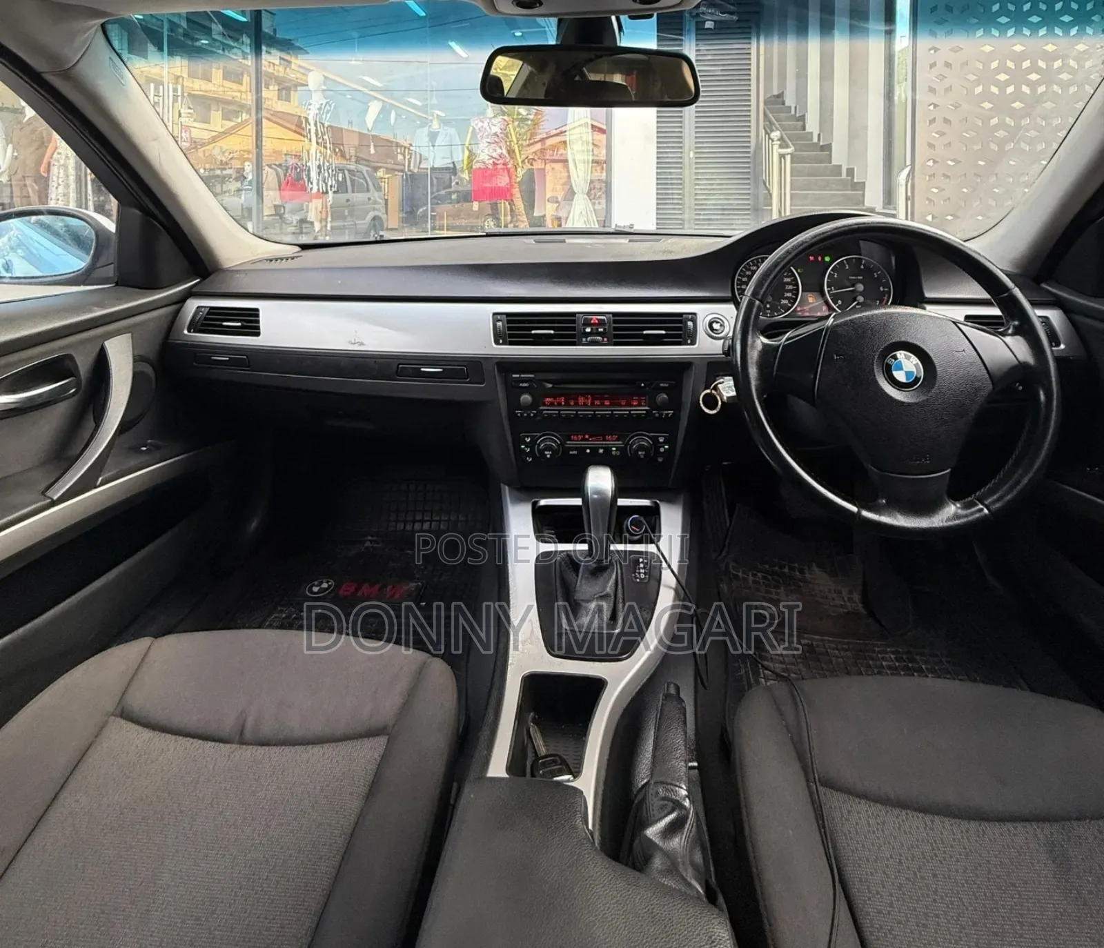 BMW 3 Series 320i RWD 2009 White