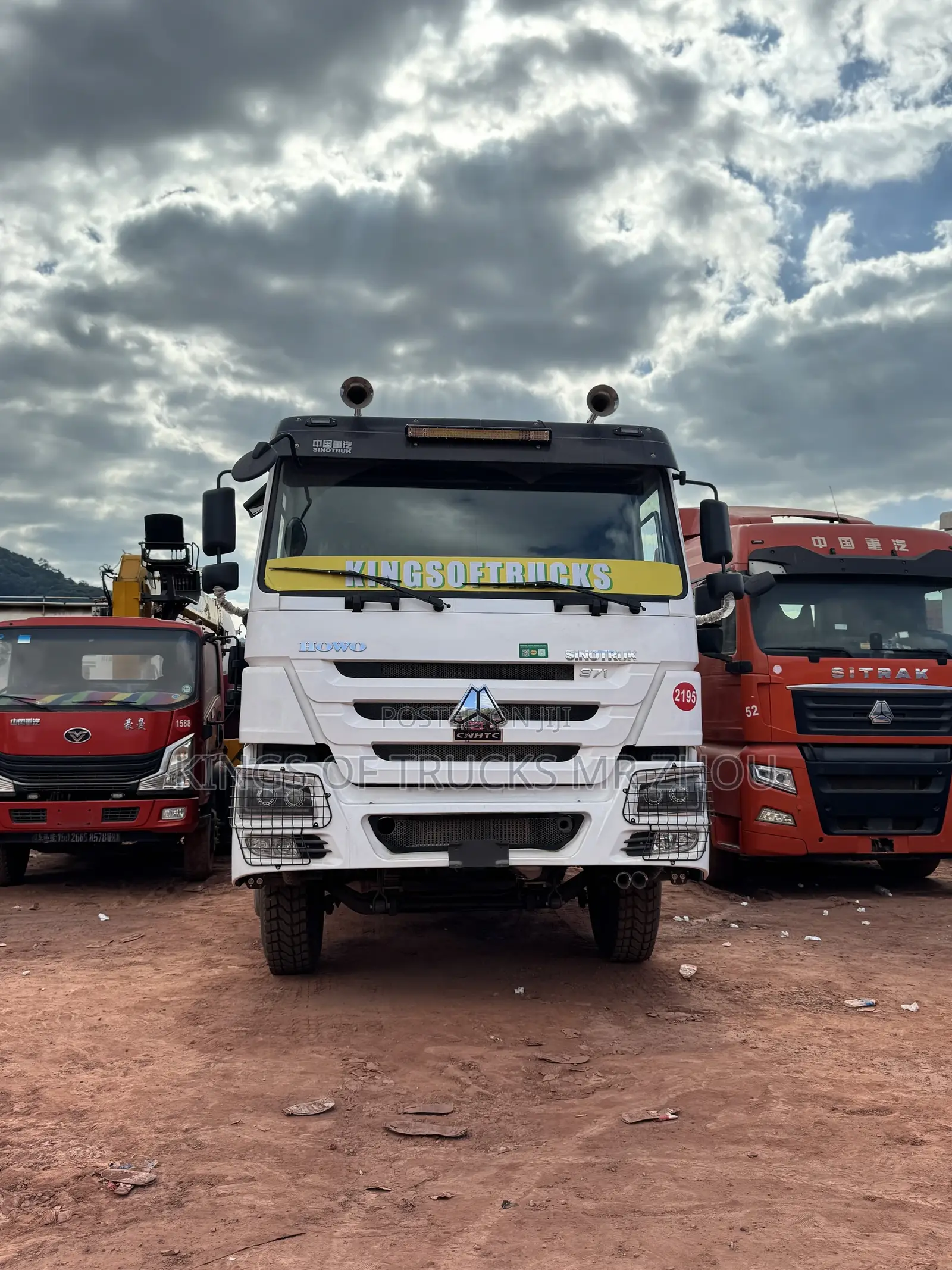 Ready for Order White and Black Howo 6x4 Dump Truck