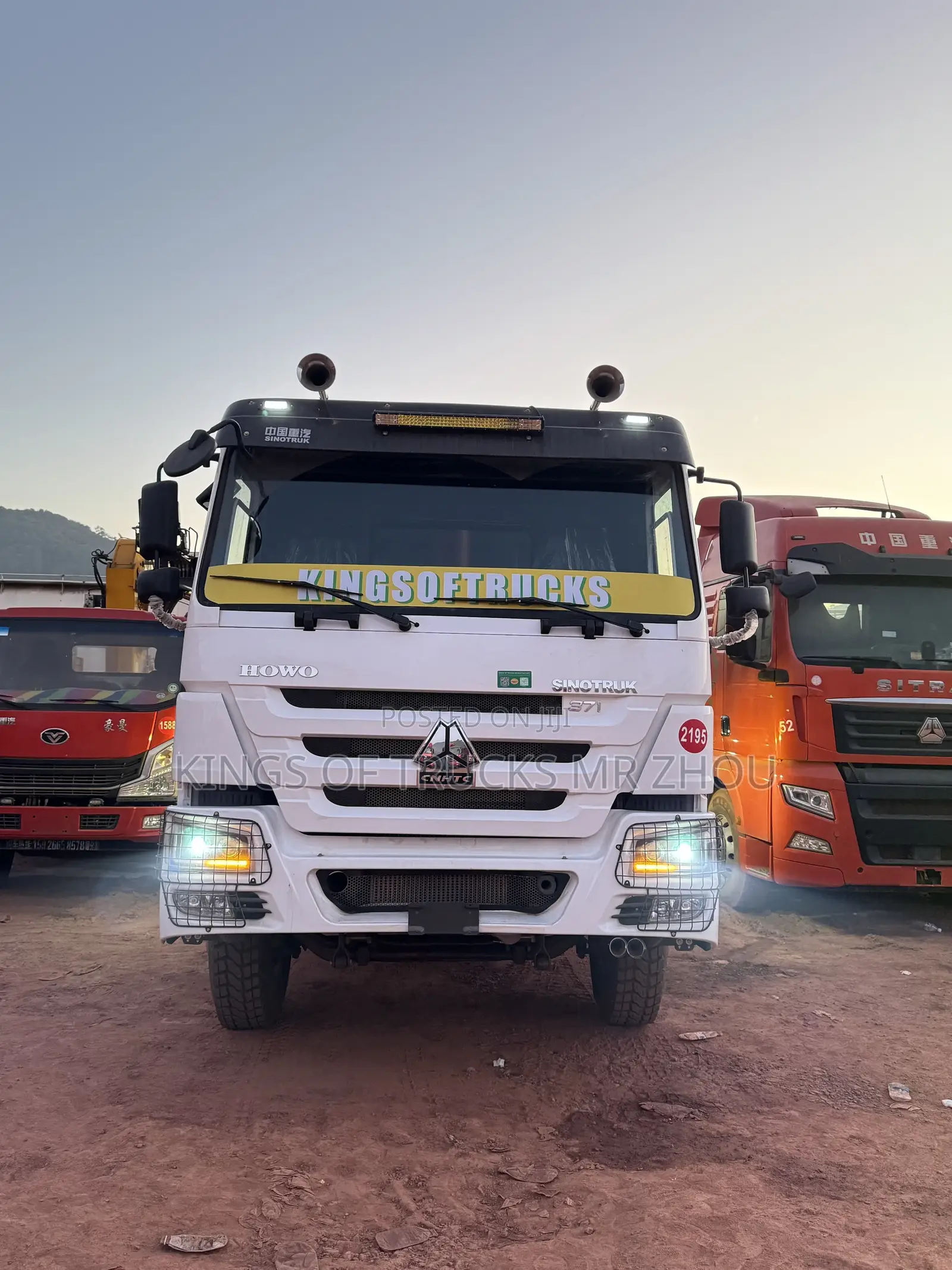 Ready for Order White and Black Howo 6x4 Dump Truck
