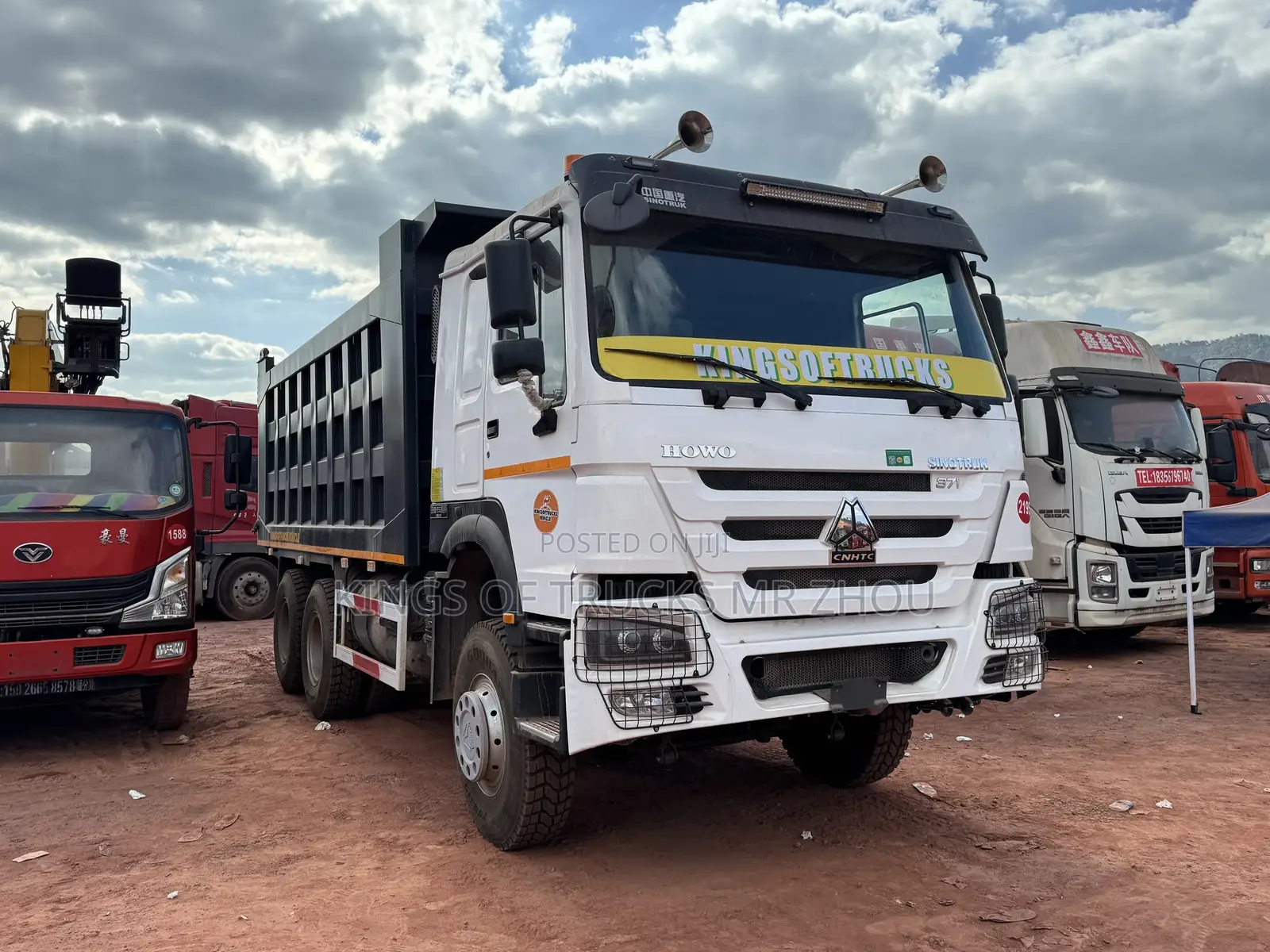 Ready for Order White and Black Howo 6x4 Dump Truck