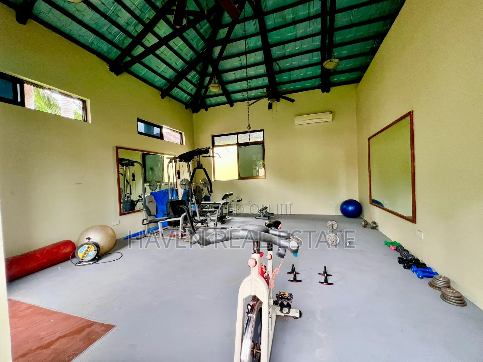 Furnished 3bdrm Villa in Mikocheni for rent