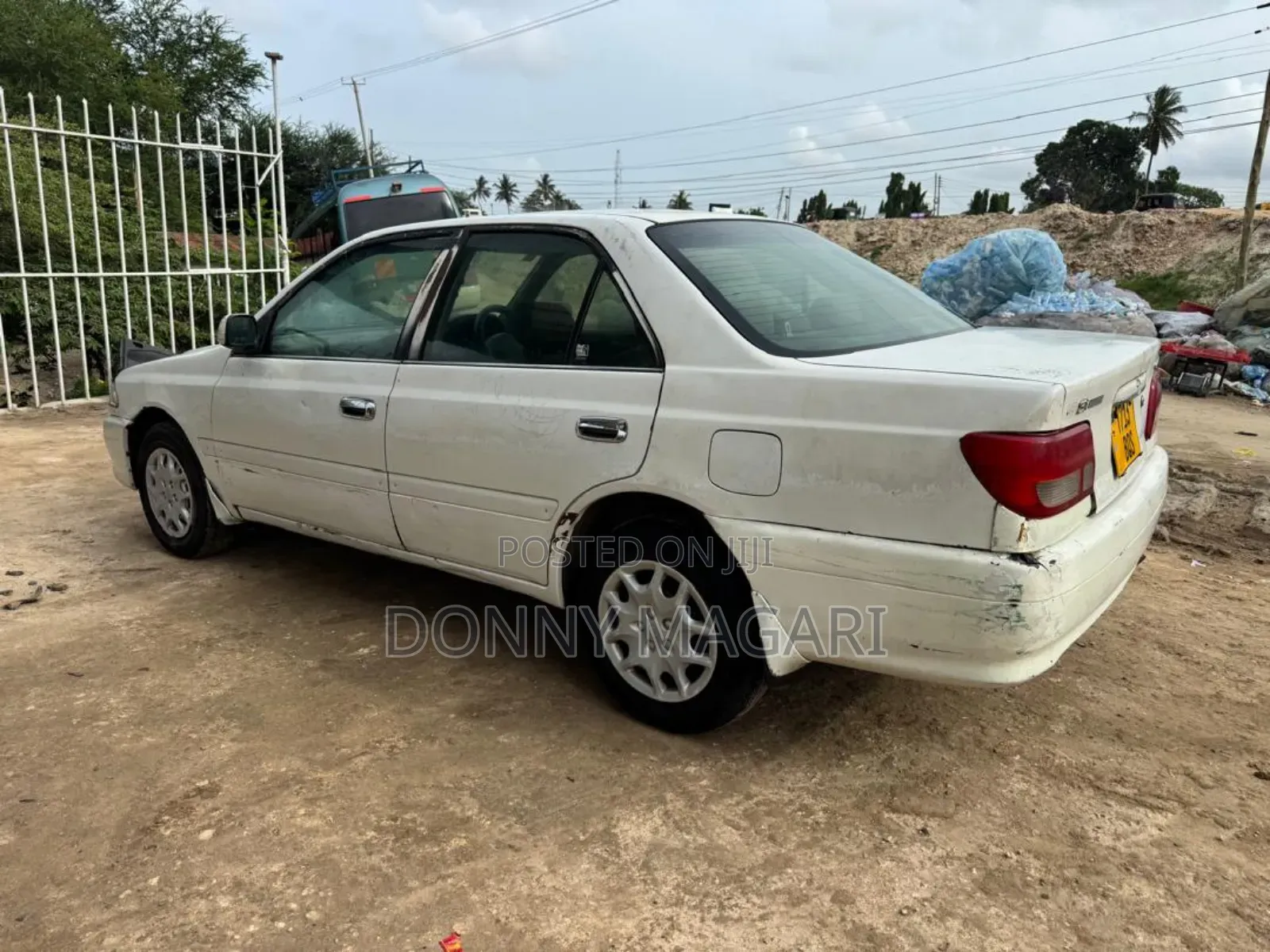 Toyota Carina 1.5 FWD Sedan 2000 White
