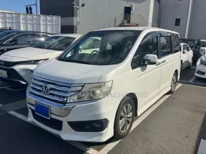 Honda Stepwgn 2012 White