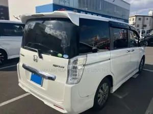 Honda Stepwgn 2012 White