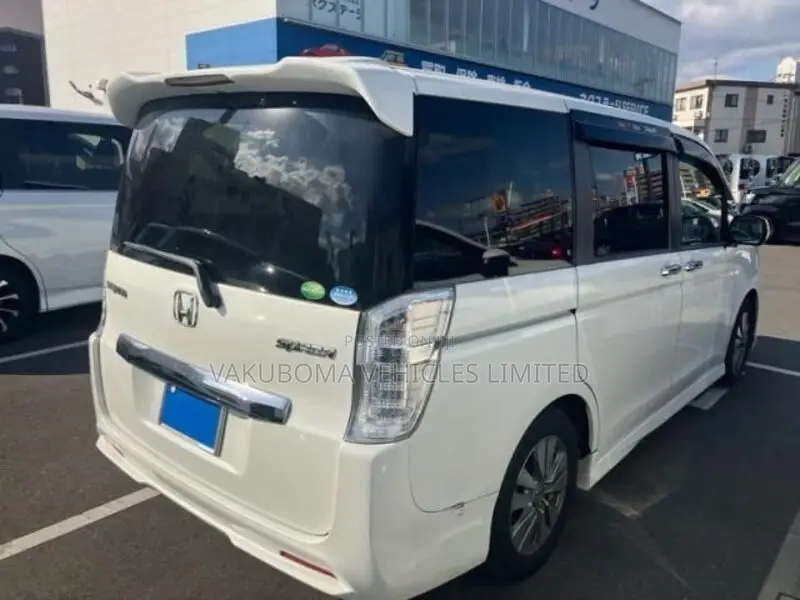 Honda Stepwgn 2012 White