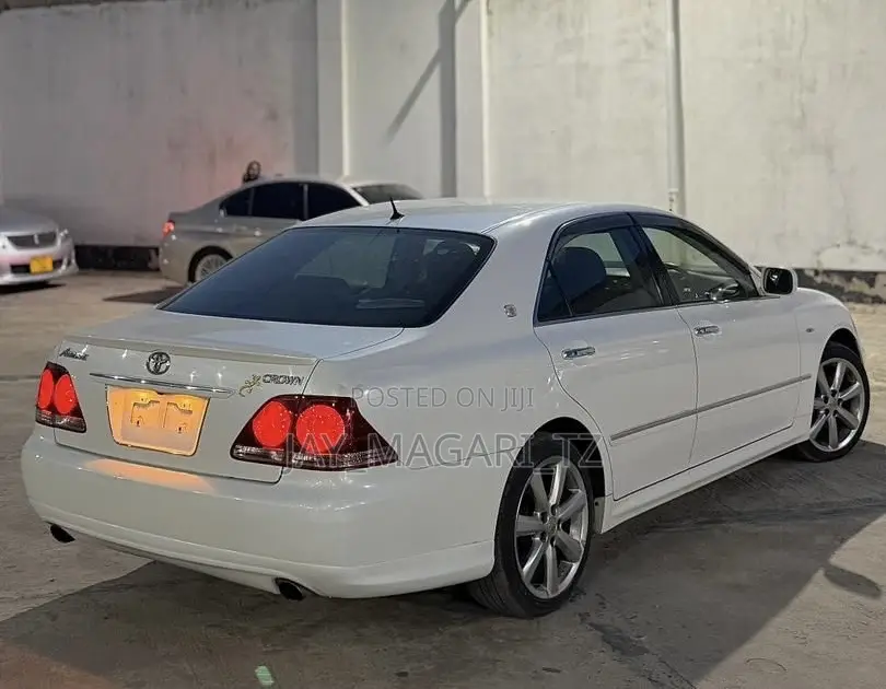 Toyota Crown 2006 White