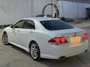 Toyota Crown 2010 Pearl