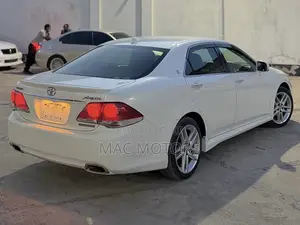 Toyota Crown 2010 Pearl