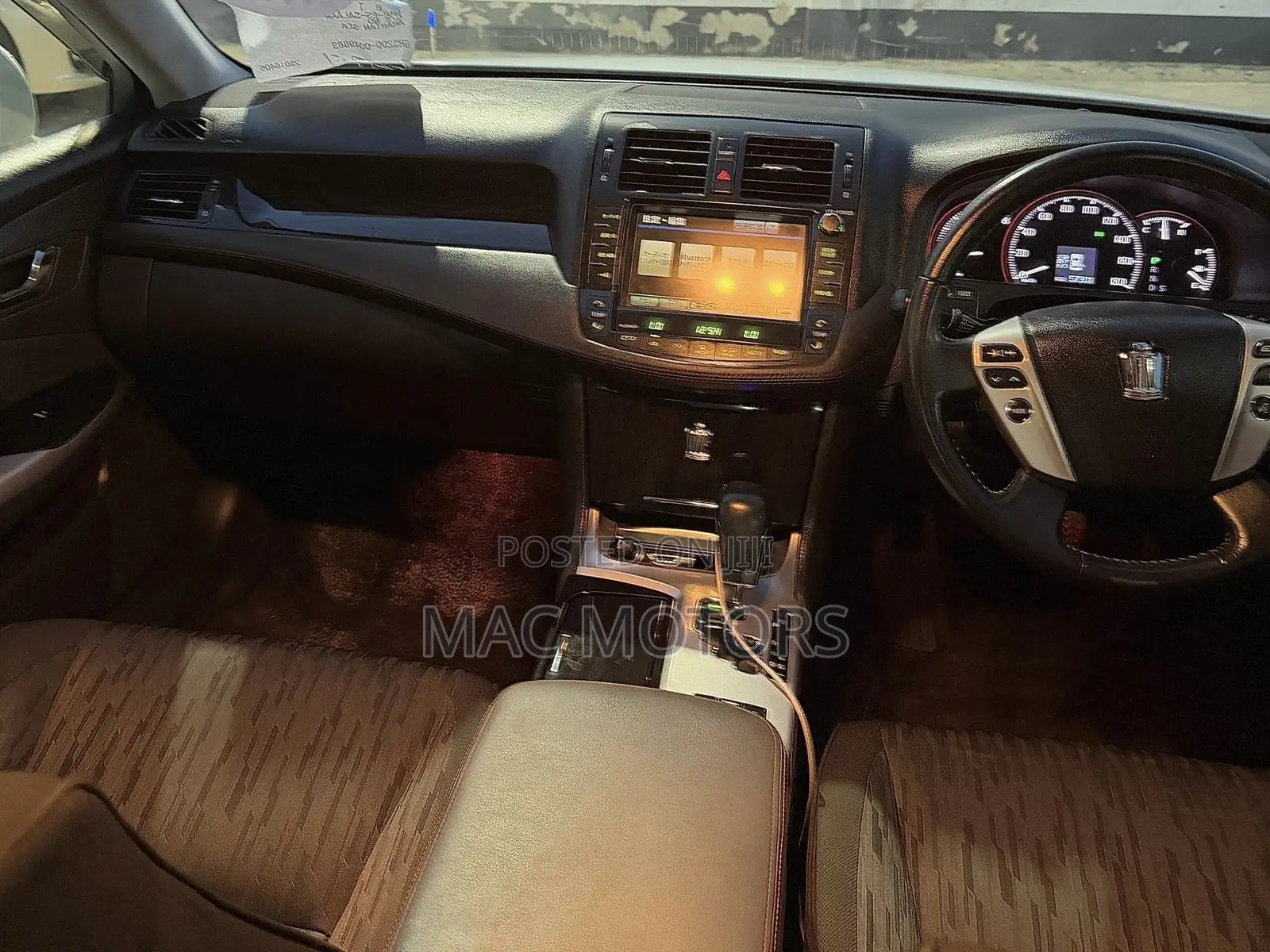 Toyota Crown 2010 Pearl
