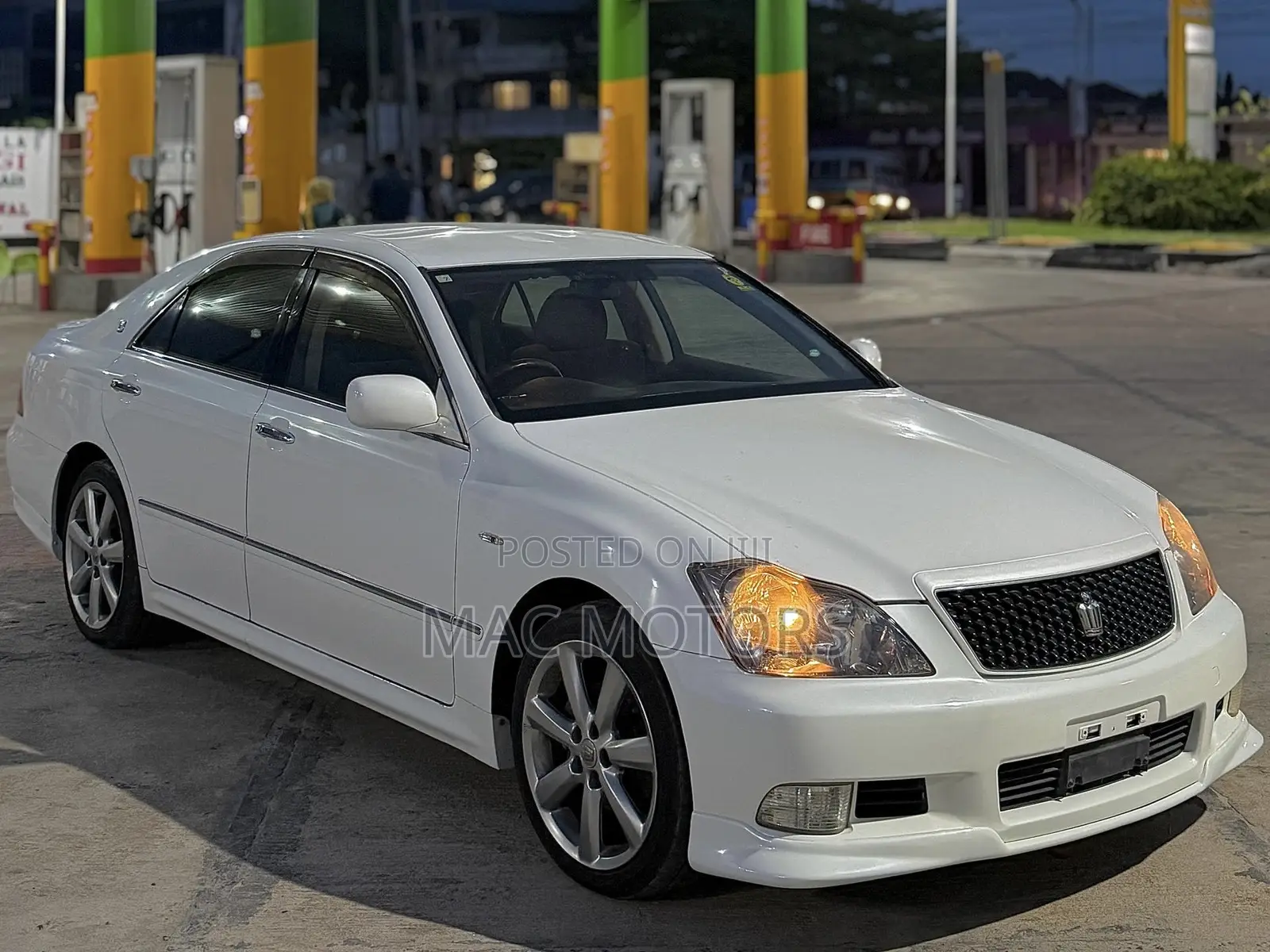 Toyota Crown 2006 White