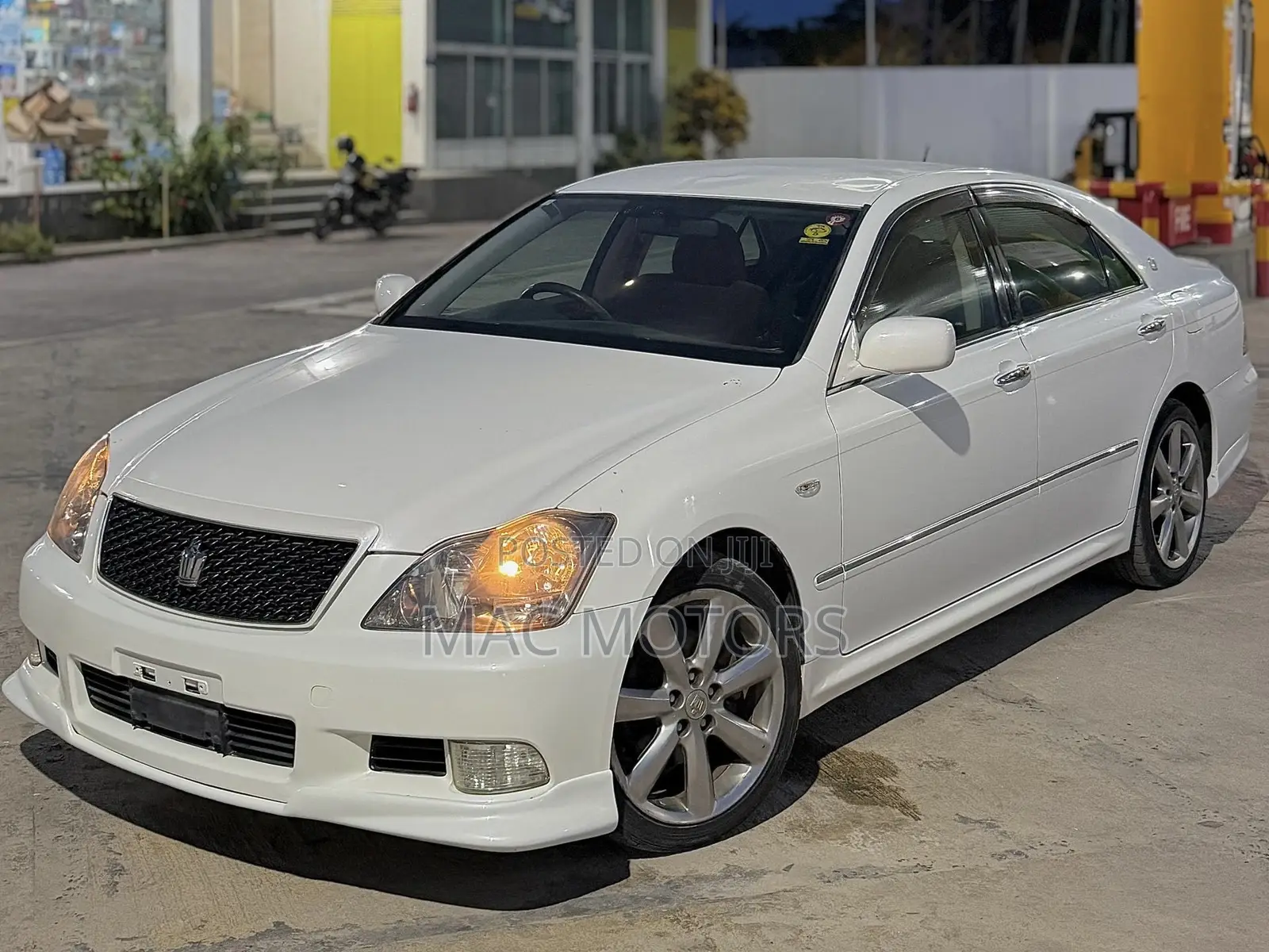 Toyota Crown 2006 White