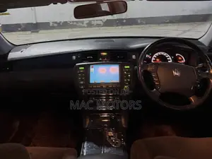 Toyota Crown 2006 White