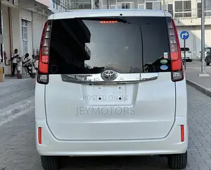 Toyota Noah 2016 White