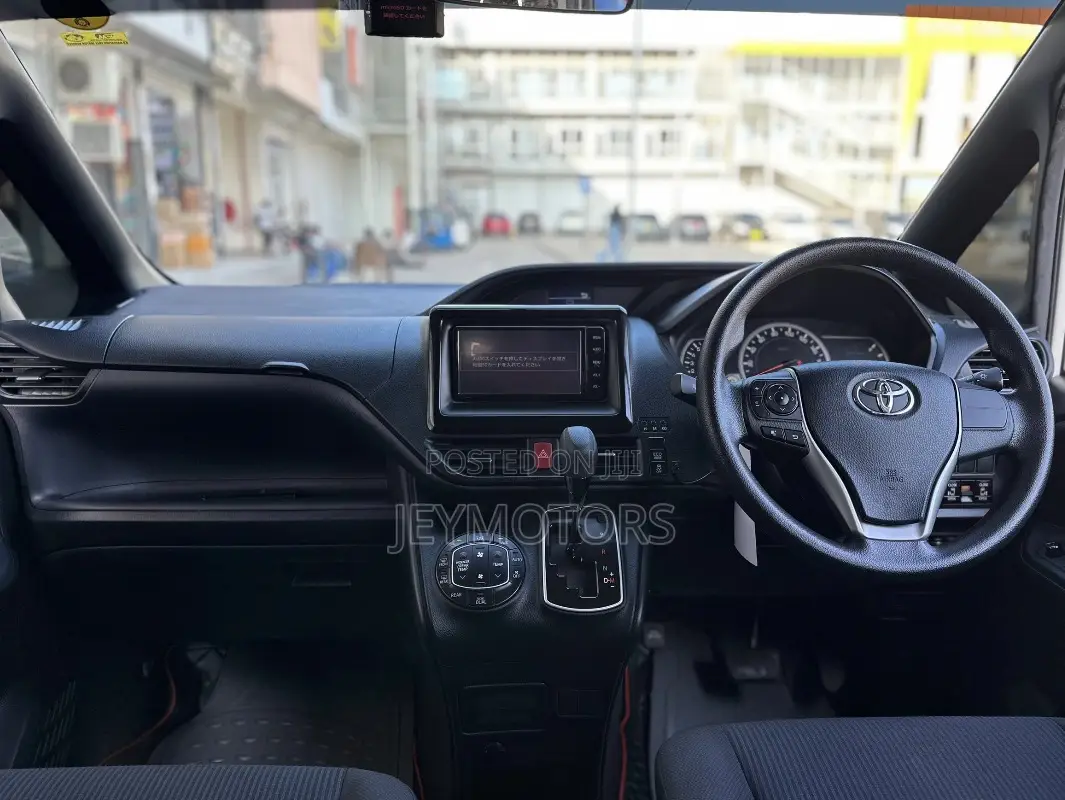Toyota Noah 2016 White