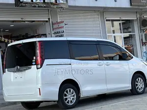 Toyota Noah 2016 White