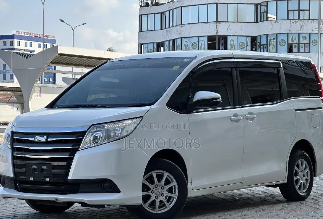 Toyota Noah 2016 White