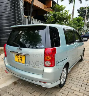 Toyota Raum 2005 Silver