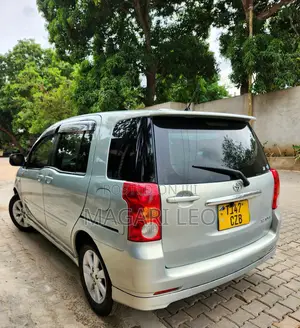 Toyota Raum 2005 Silver