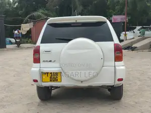 Toyota RAV4 2005 White