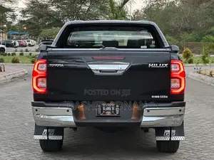Toyota Hilux Revo Double Cab Deisel 2.4 RWD 2021 Black
