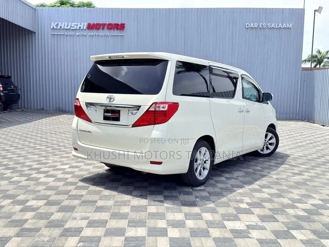 Toyota Alphard 2.4 Petrol FWD 2009 Gold