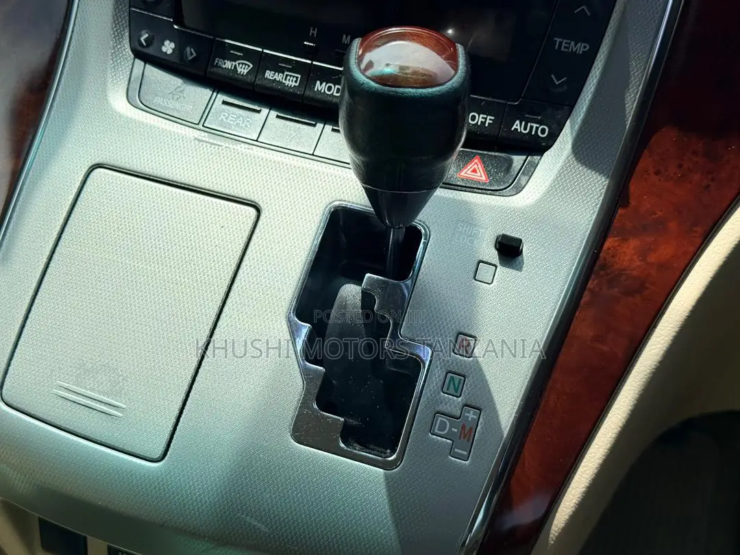 Toyota Alphard 2.4 Petrol FWD 2009 Gold