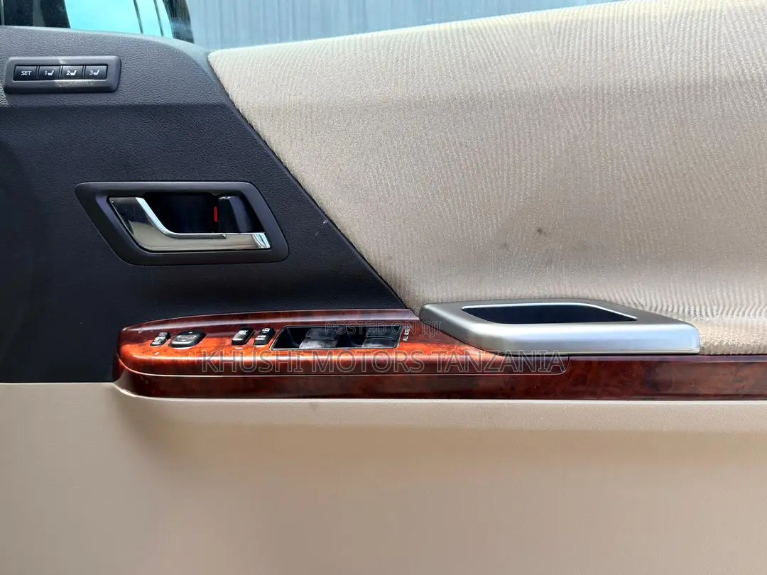 Toyota Alphard 2.4 Petrol FWD 2009 Gold