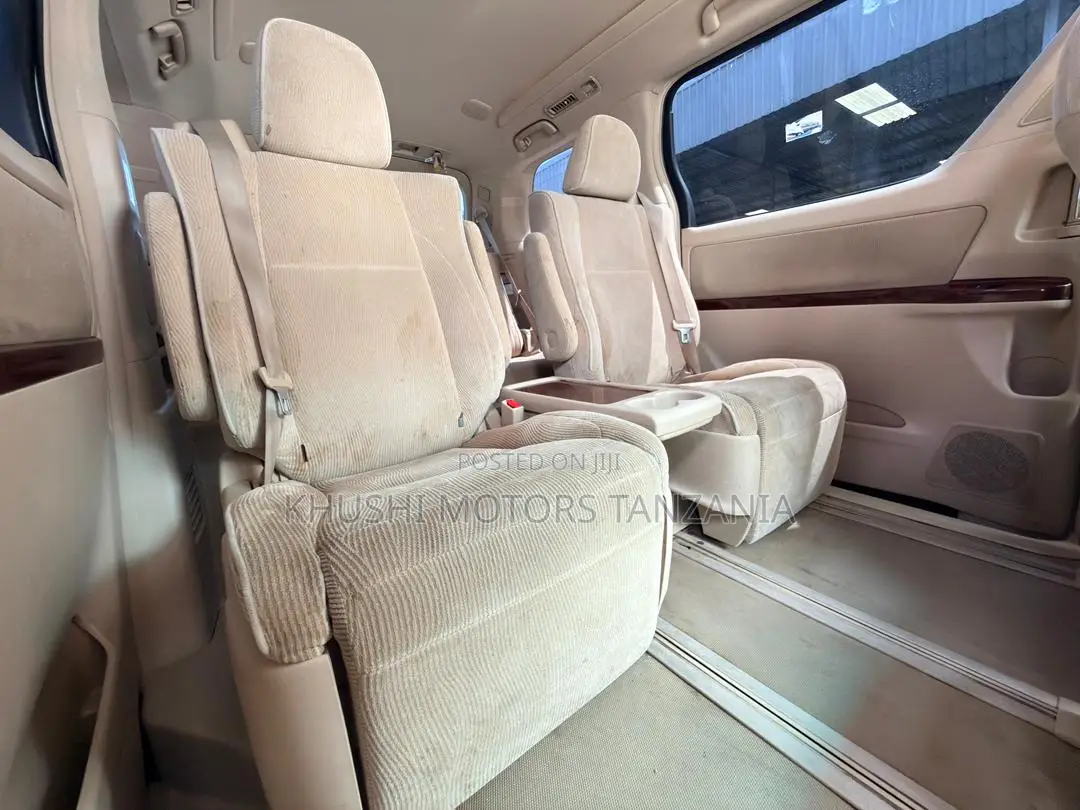 Toyota Alphard 2.4 Petrol FWD 2009 Gold