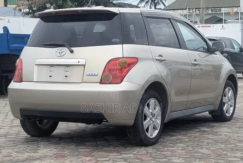 Toyota IST 2003 Beige