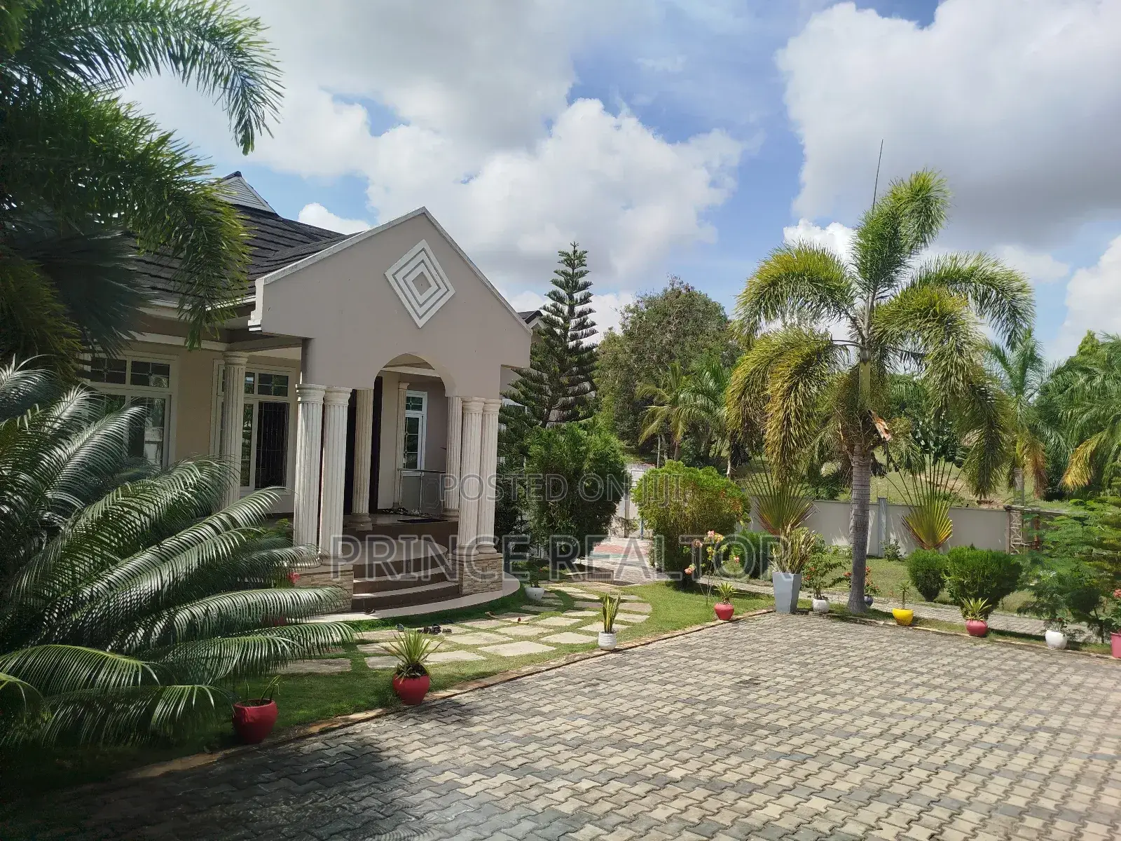 4bdrm Mansion in Goba, Kinondoni for sale