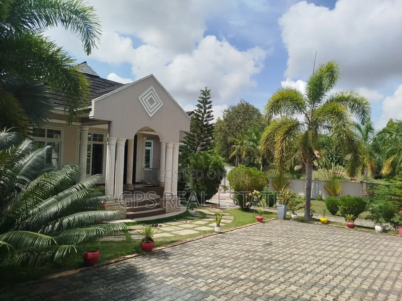 4bdrm Mansion in Goba, Kinondoni for sale