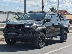 Toyota Hilux 2022 Black