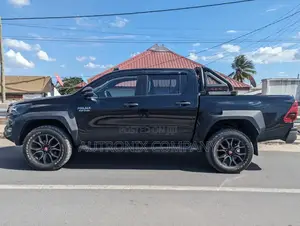 Toyota Hilux 2022 Black