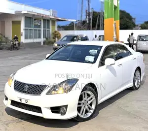 Toyota Crown 2010 Off white