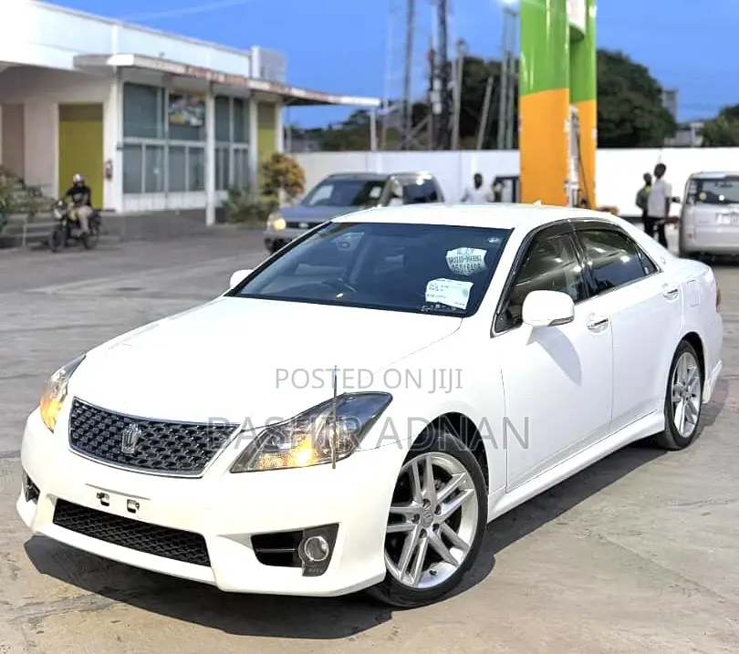 Toyota Crown 2010 Off white
